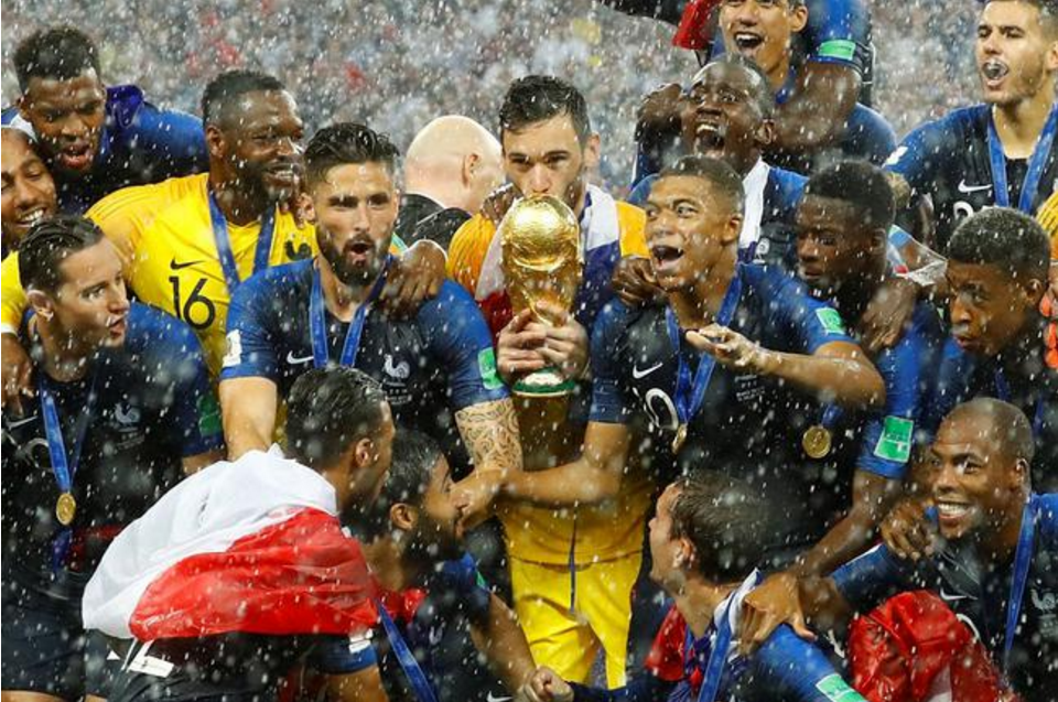 上海遠久木箱包裝廠家組織全體員工觀看世界杯(圖1)